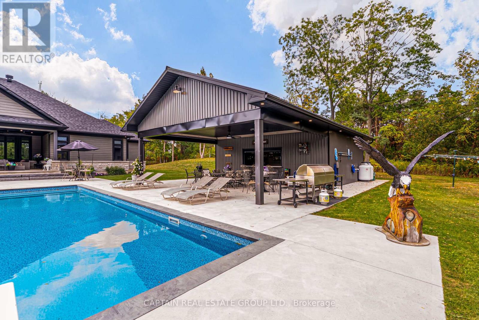 836059 4th Line E Property Photo 45
