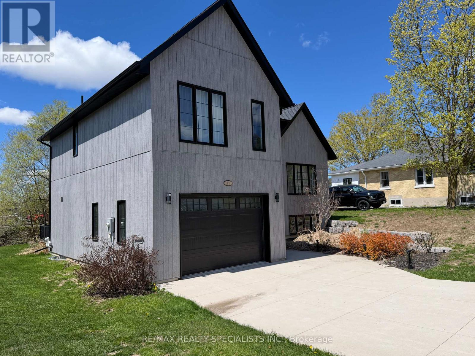 1076 7th Avenue Property Photo 1