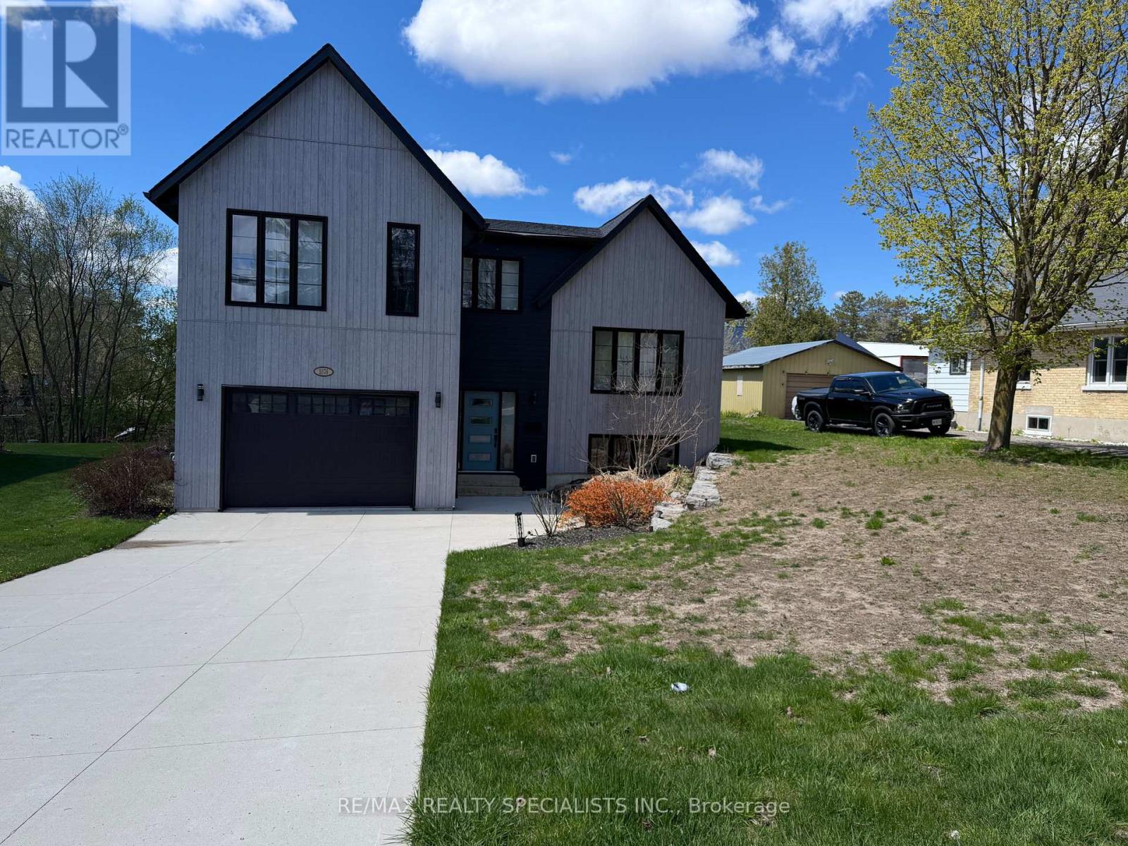 1076 7th Avenue Property Photo 2