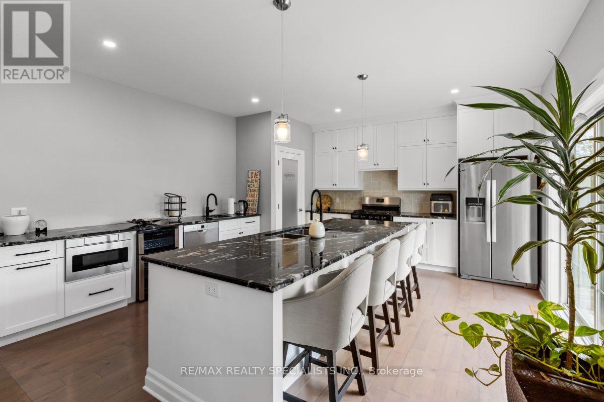 1076 7th Avenue Property Photo 11