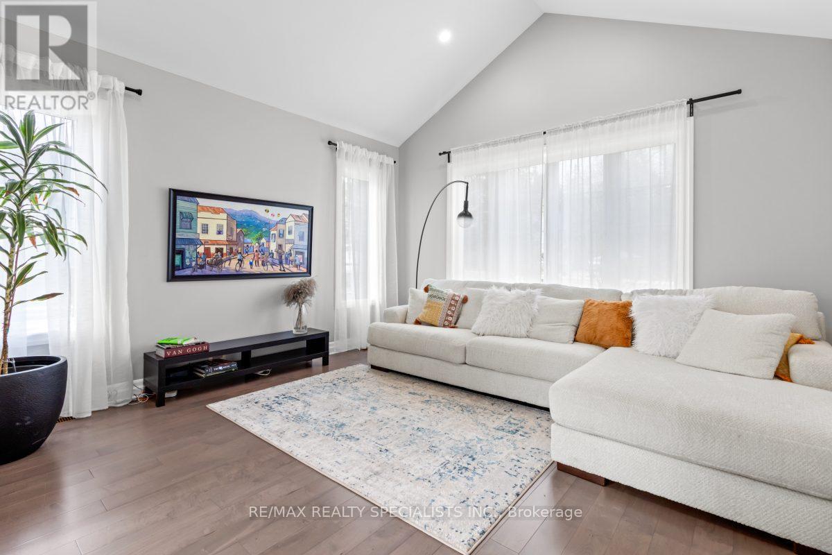 1076 7th Avenue Property Photo 19