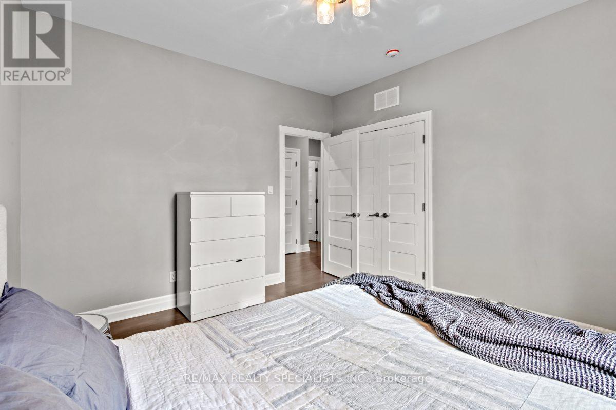 1076 7th Avenue Property Photo 30
