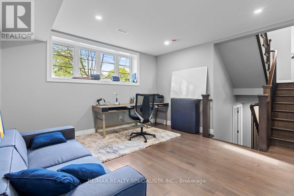 1076 7th Avenue Property Photo 36