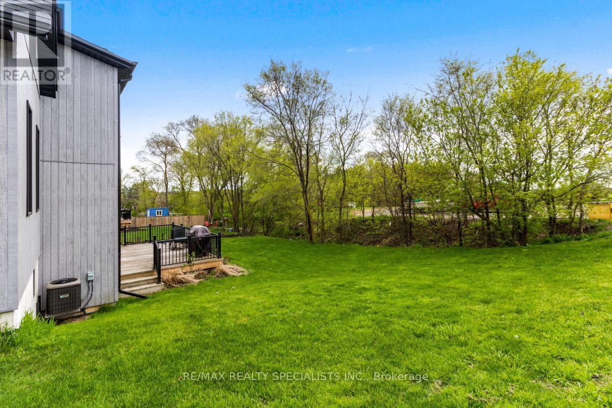 1076 7th Avenue Property Photo 44