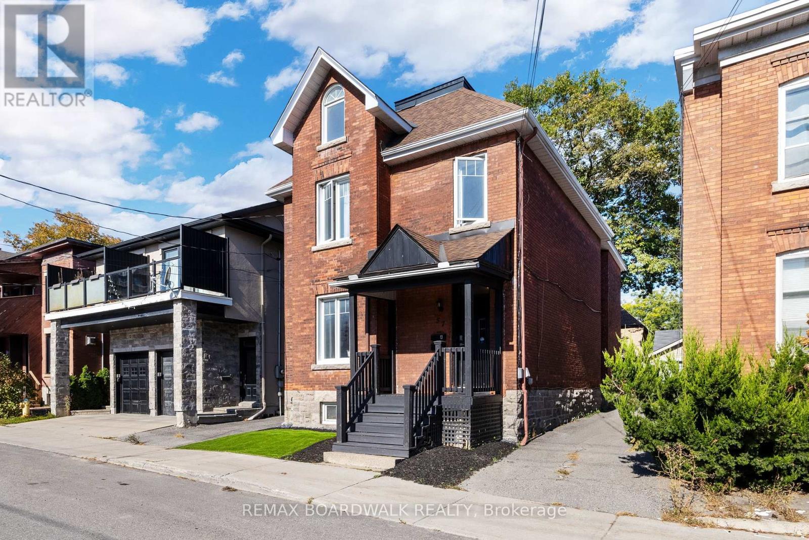 57 Lees Avenue Property Photo 3