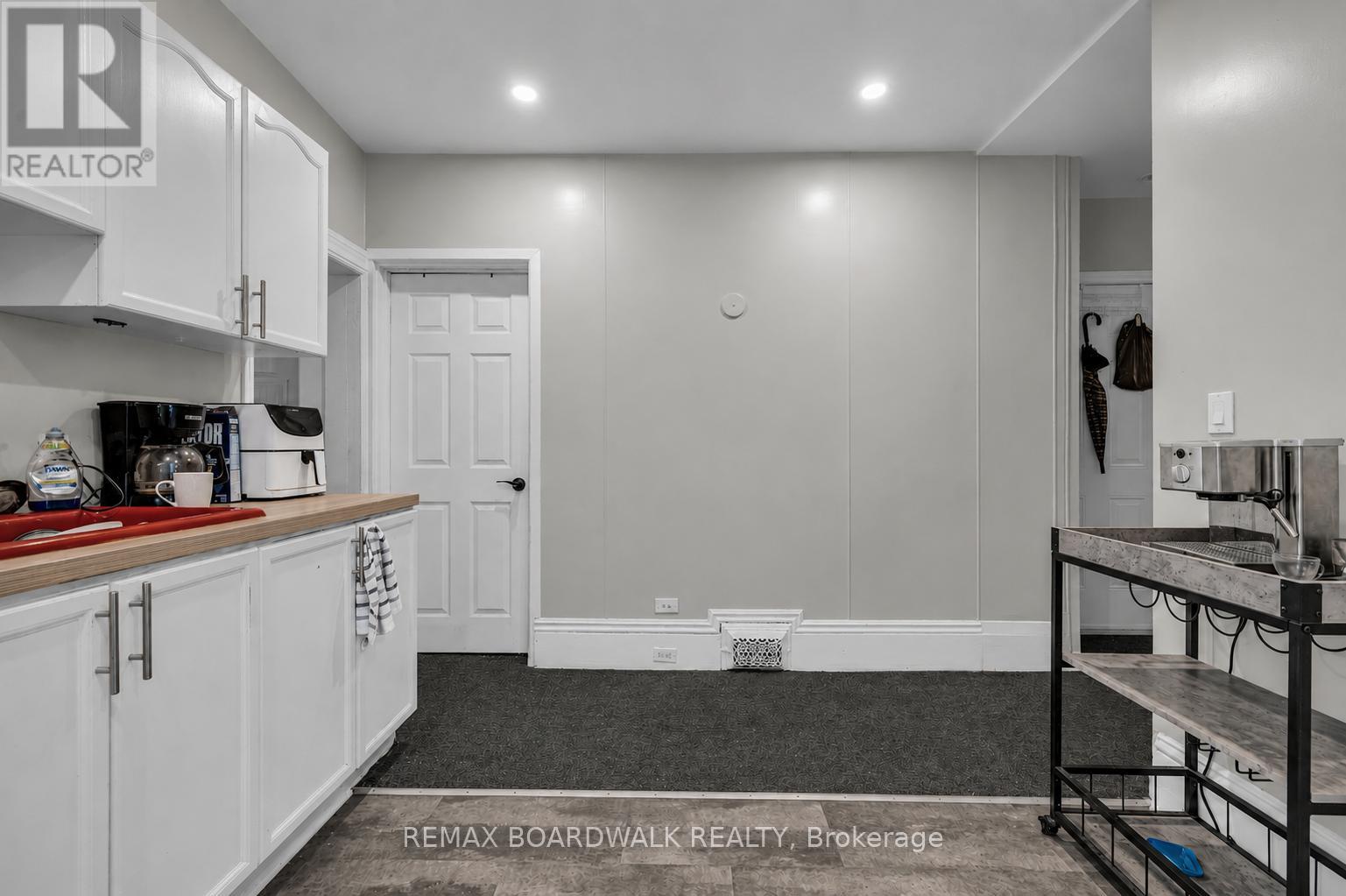 57 Lees Avenue Property Photo 32