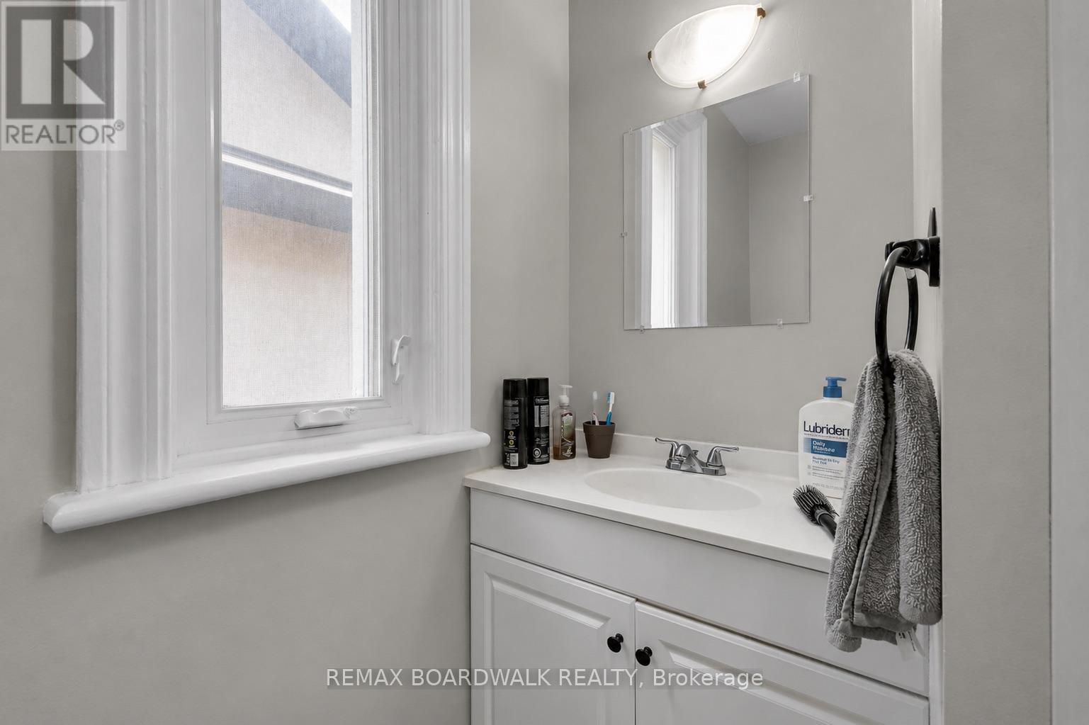 57 Lees Avenue Property Photo 37