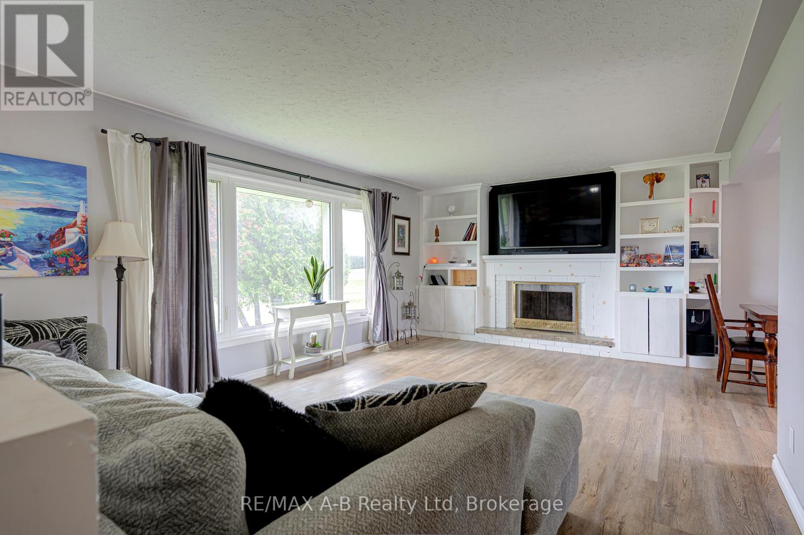 1241 - 1247 Colborne Street W Property Photo 6