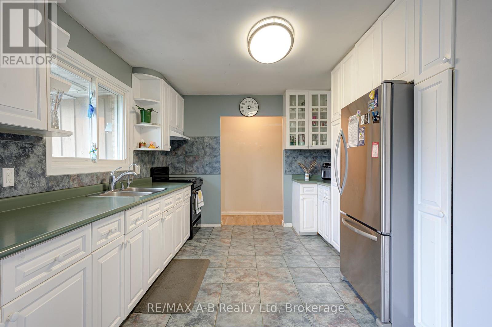1241 - 1247 Colborne Street W Property Photo 8