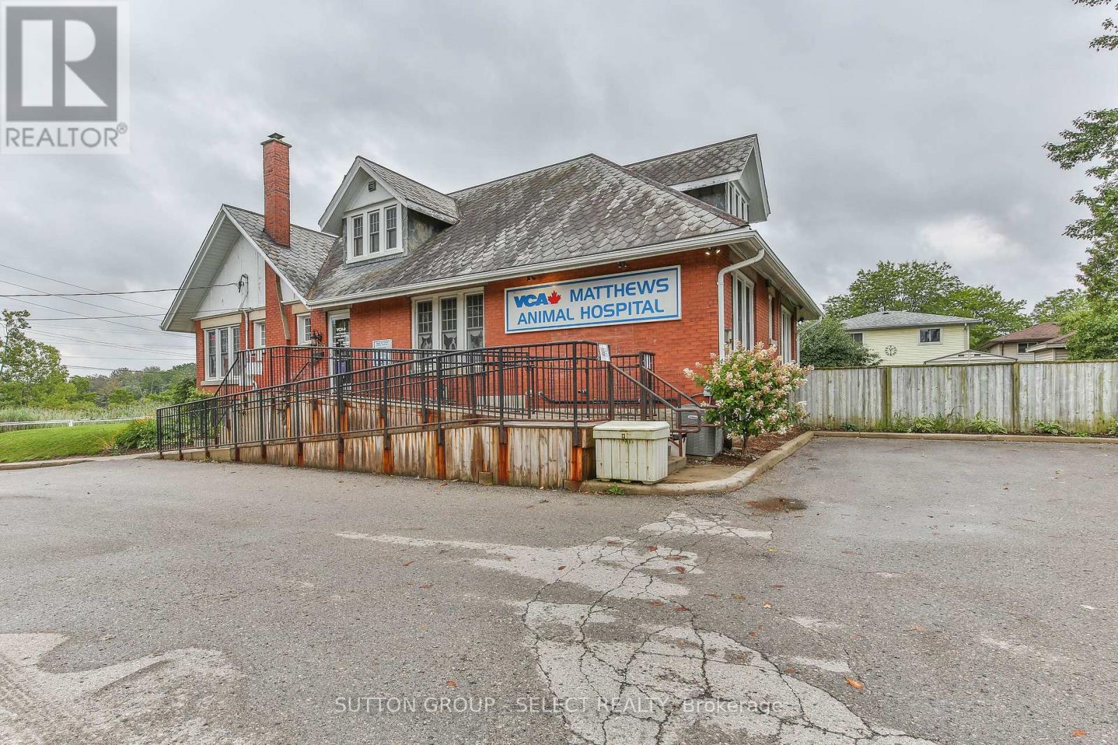 1255 SOUTHDALE ROAD E