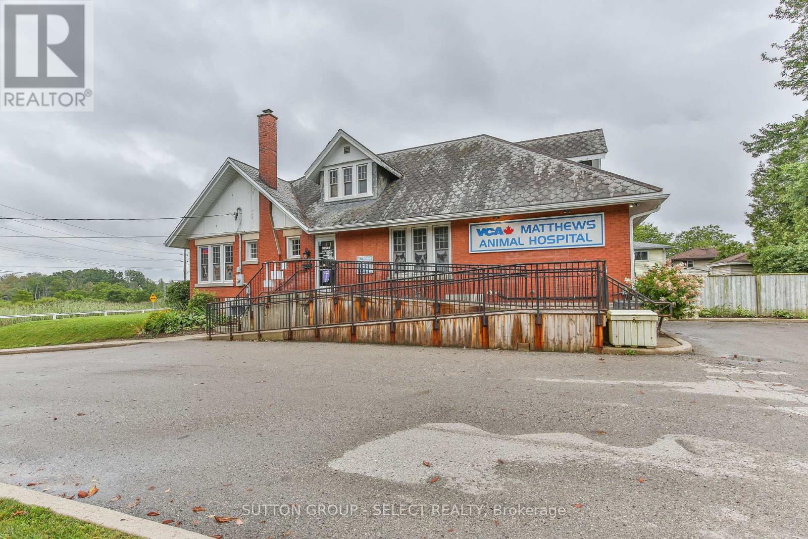 1255 Southdale Road E Property Photo 2