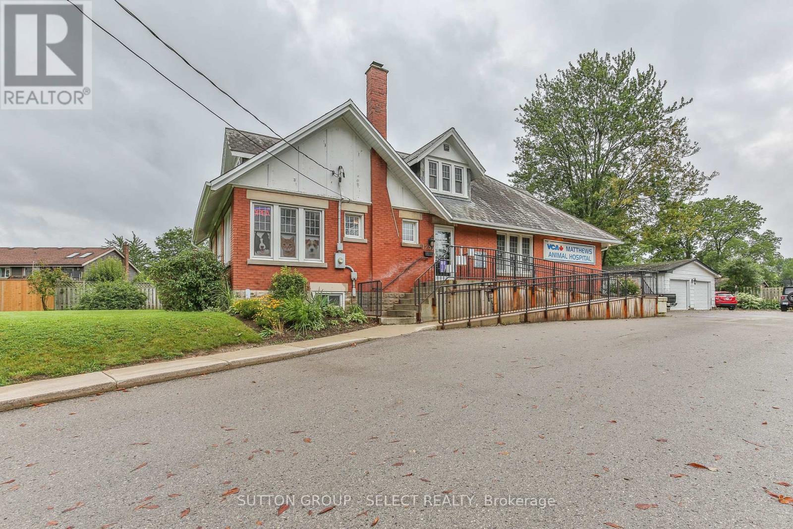 1255 Southdale Road E Property Photo 3
