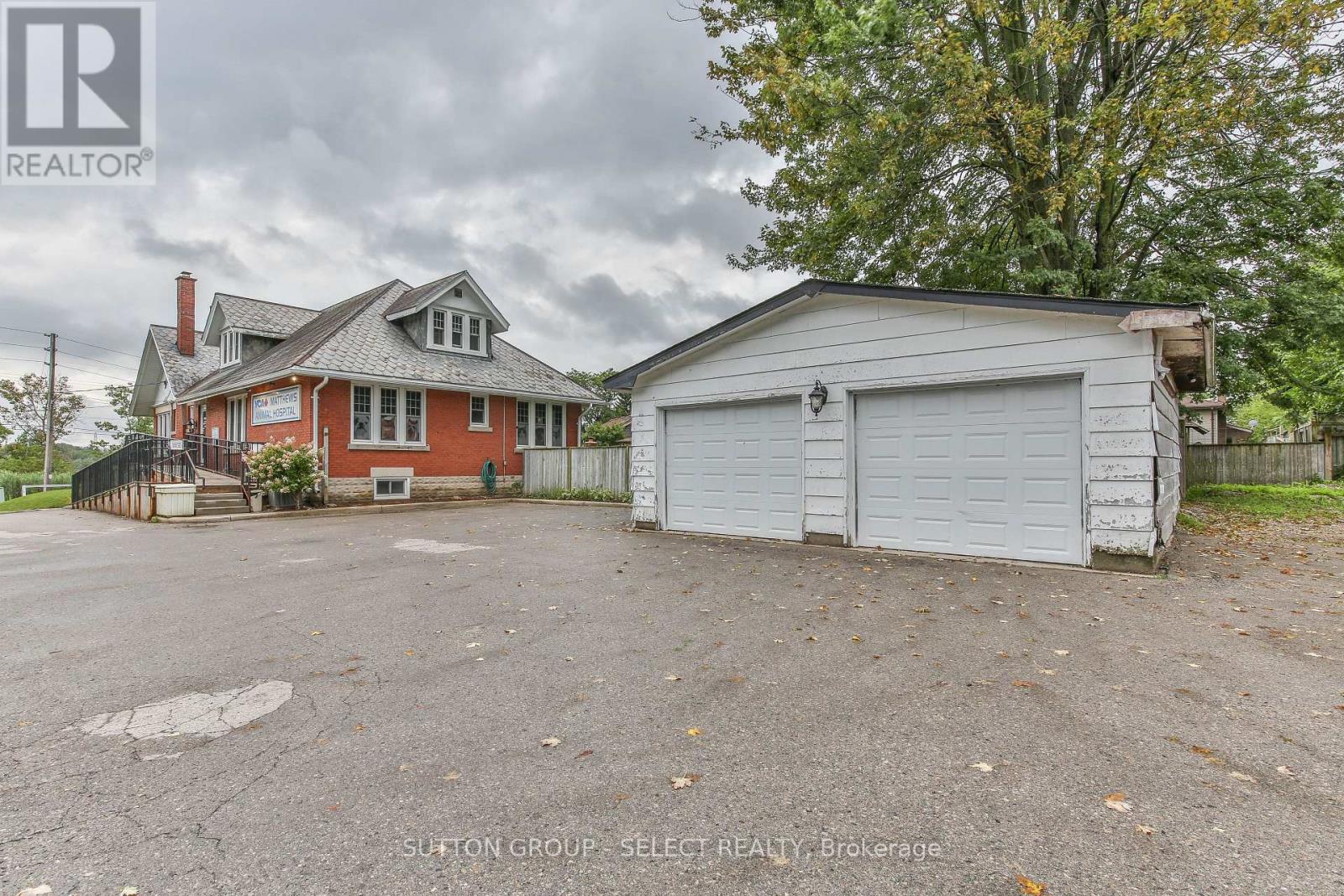 1255 Southdale Road E Property Photo 10