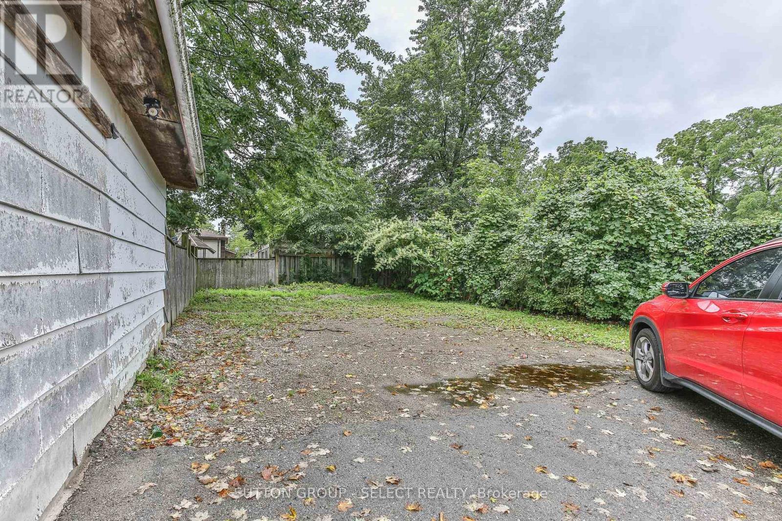 1255 Southdale Road E Property Photo 11
