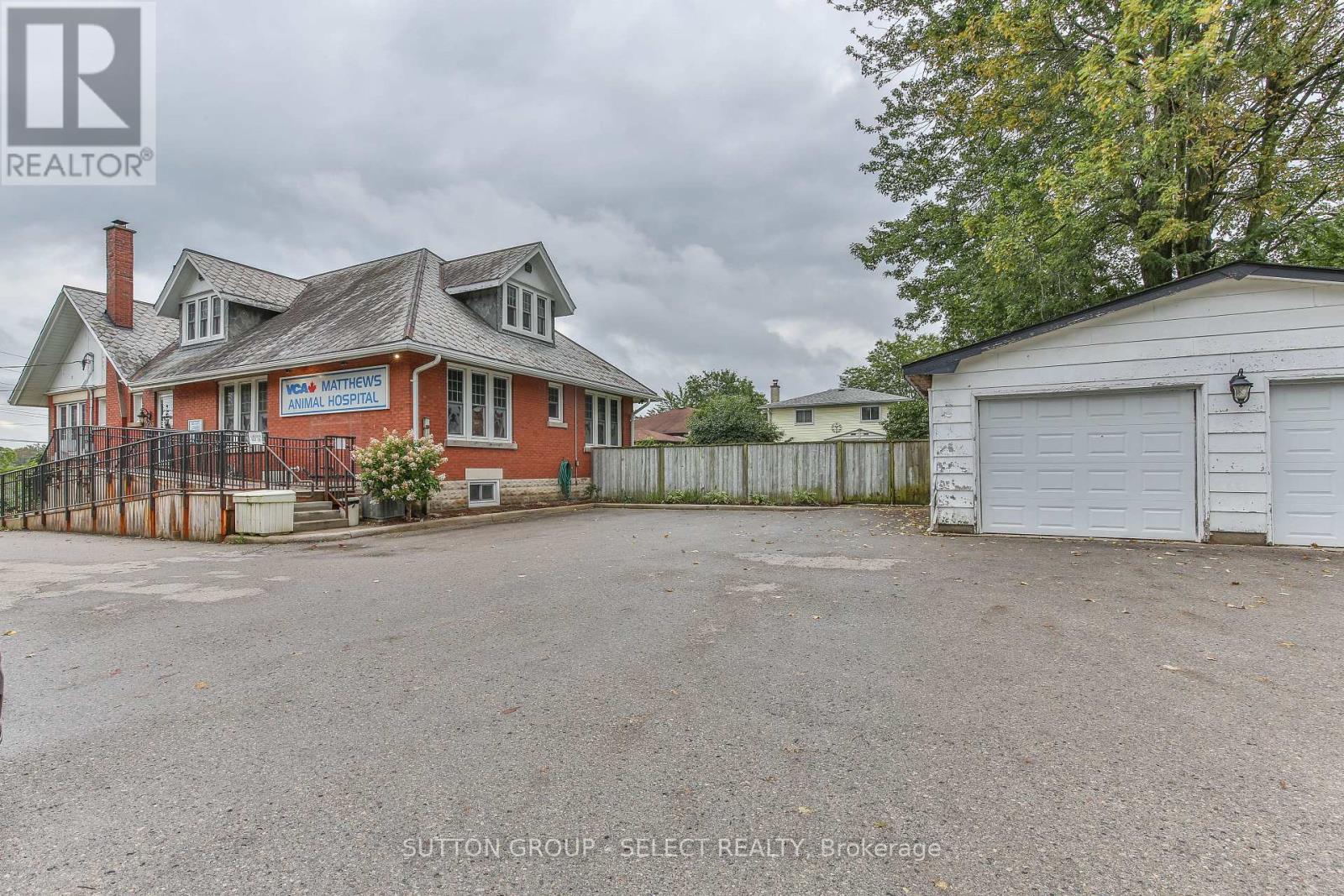 1255 Southdale Road E Property Photo 13
