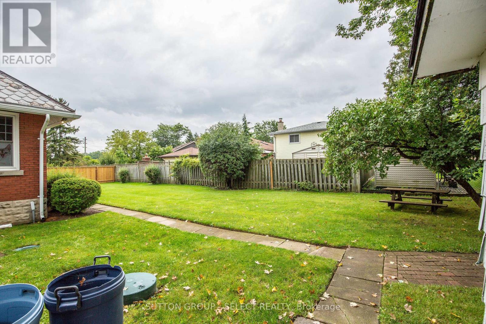 1255 Southdale Road E Property Photo 14