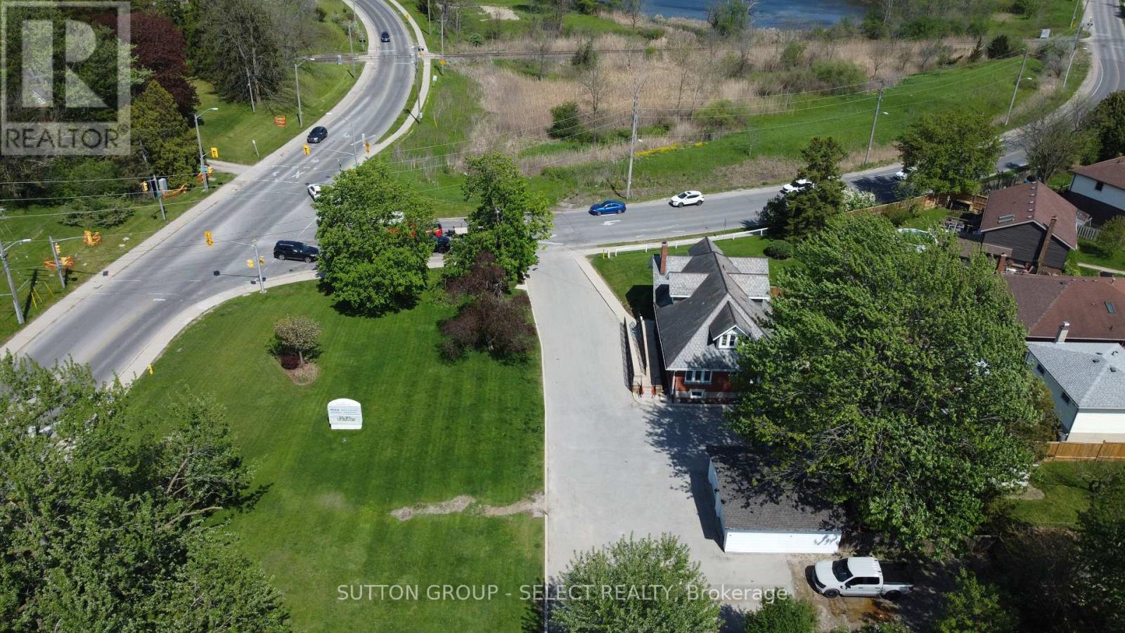 1255 Southdale Road E Property Photo 18