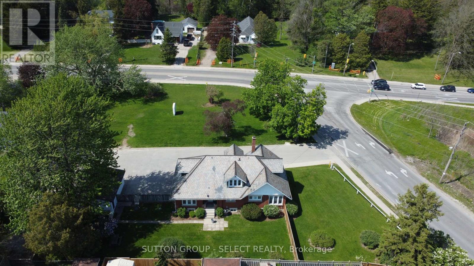 1255 Southdale Road E Property Photo 19