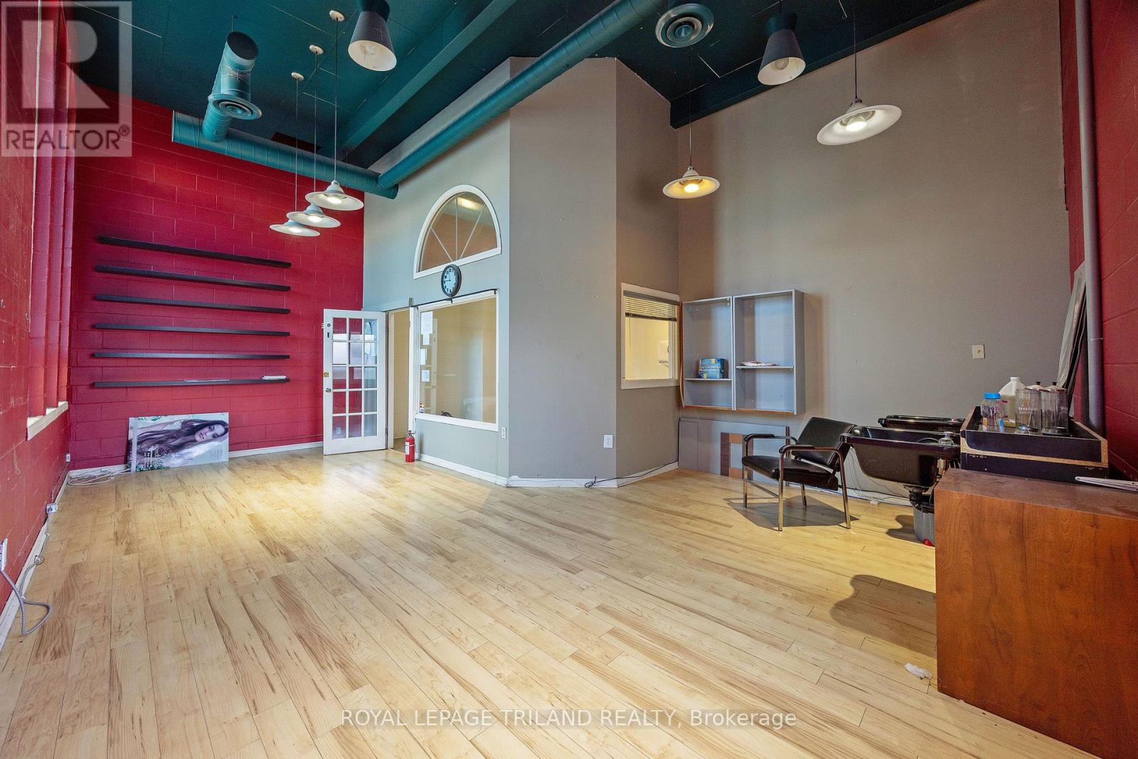 170 Wellington Street Property Photo 10