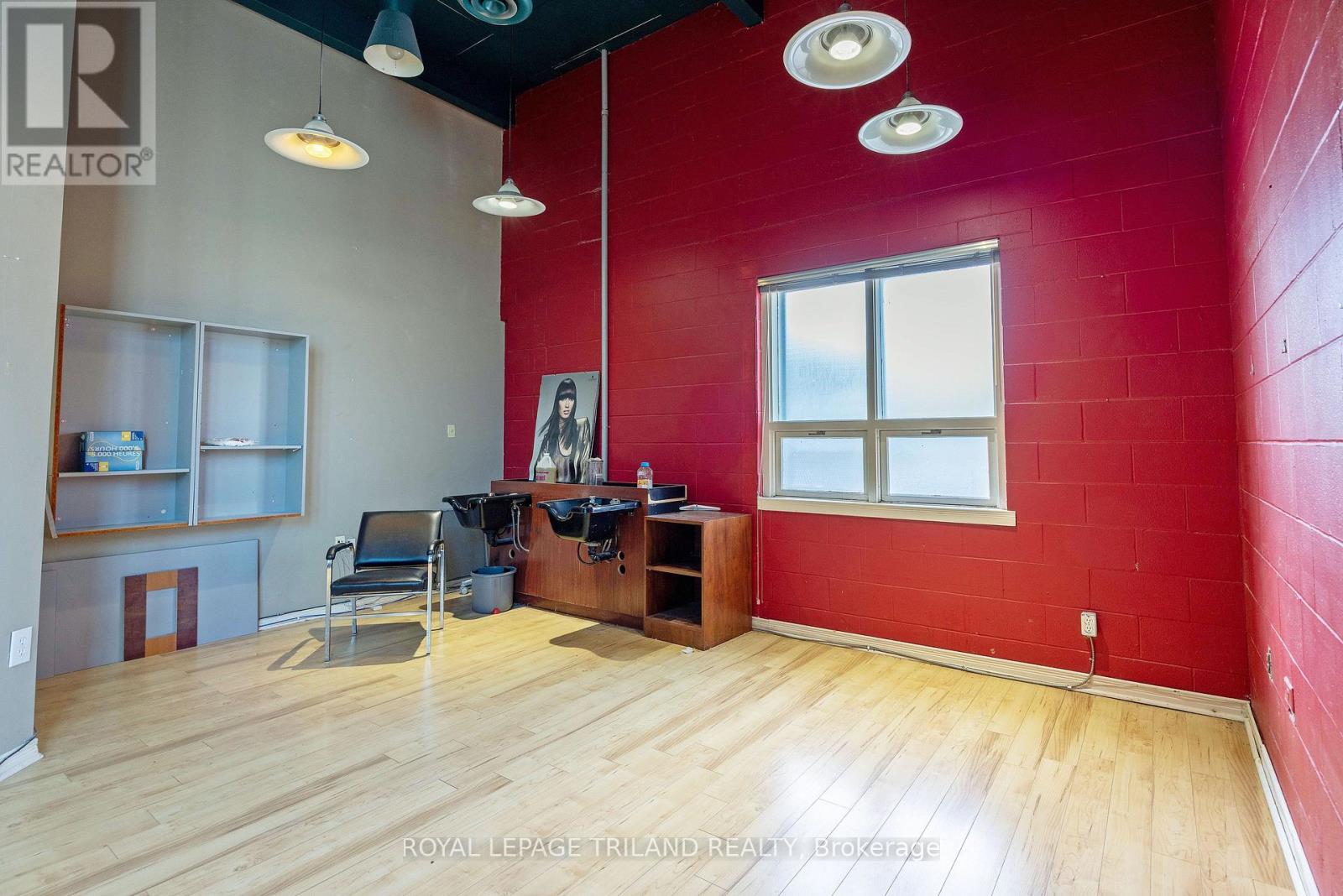 170 Wellington Street Property Photo 12