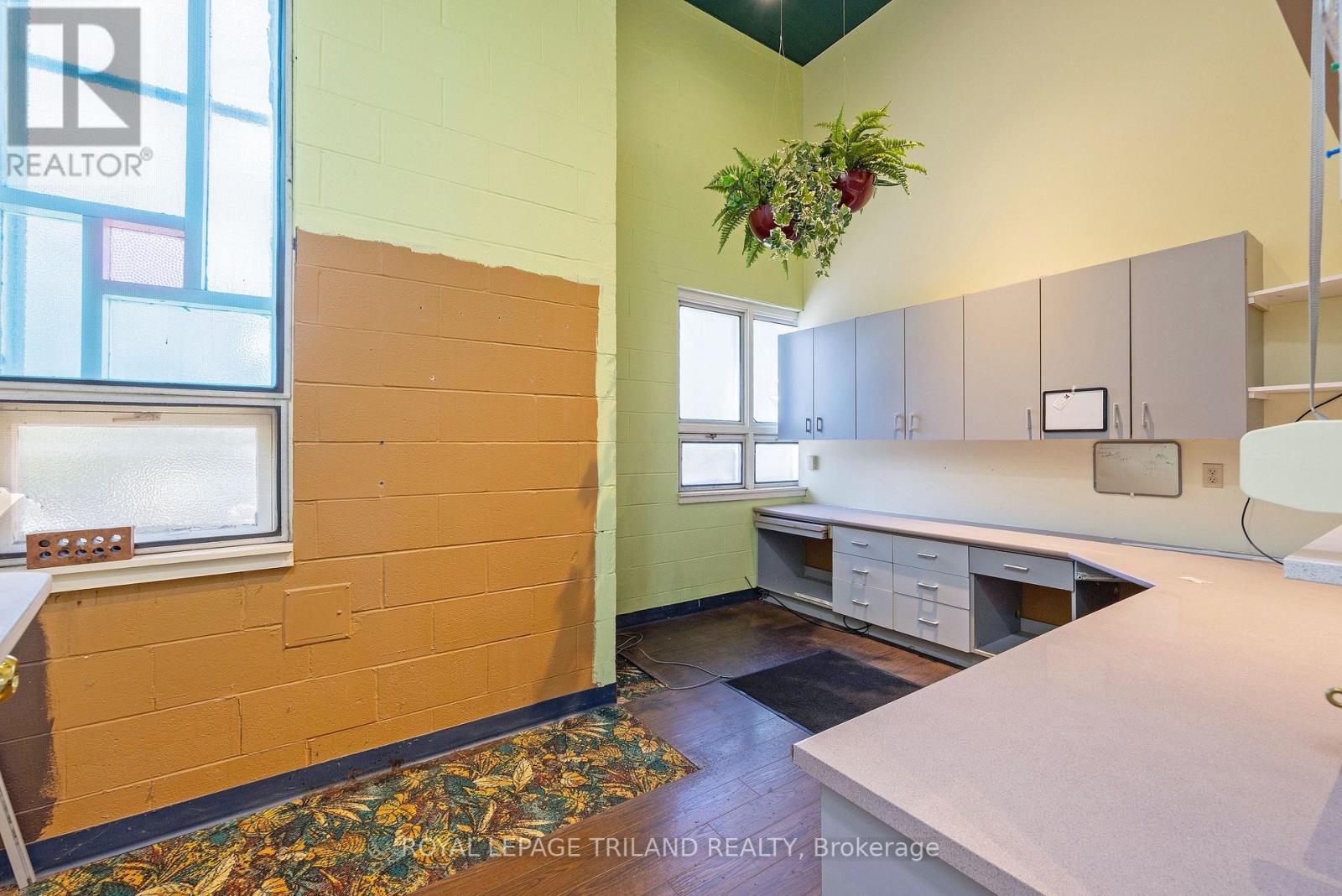 170 Wellington Street Property Photo 13