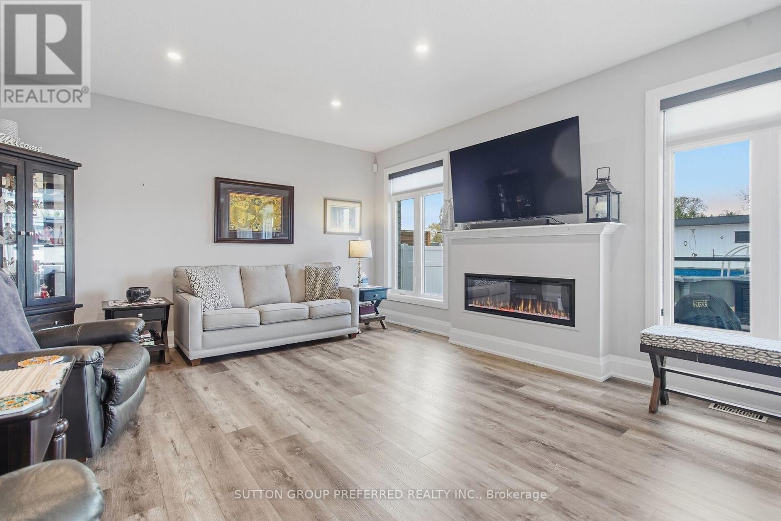 215 Leitch Street Property Photo 8
