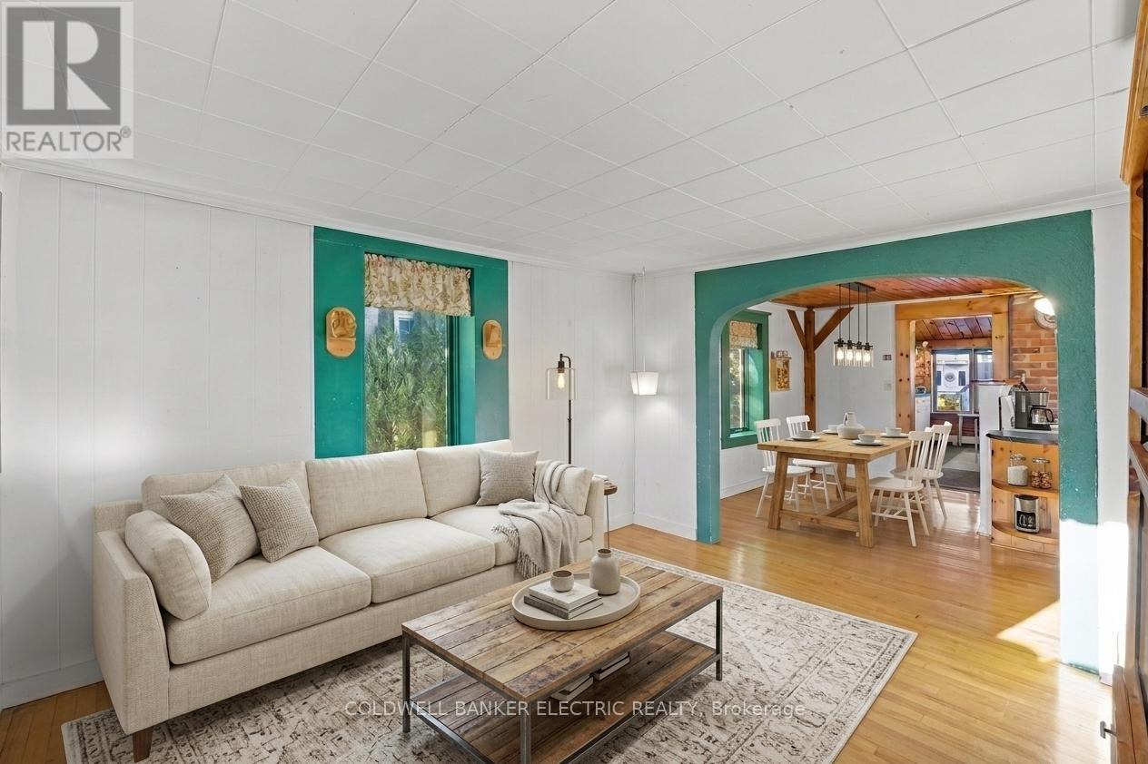 59 Centre Street N Property Photo 6