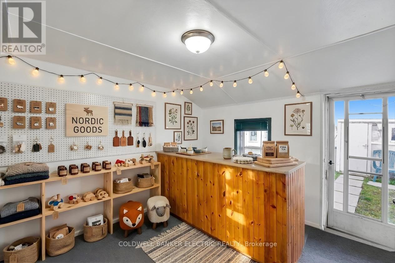 59 Centre Street N Property Photo 2