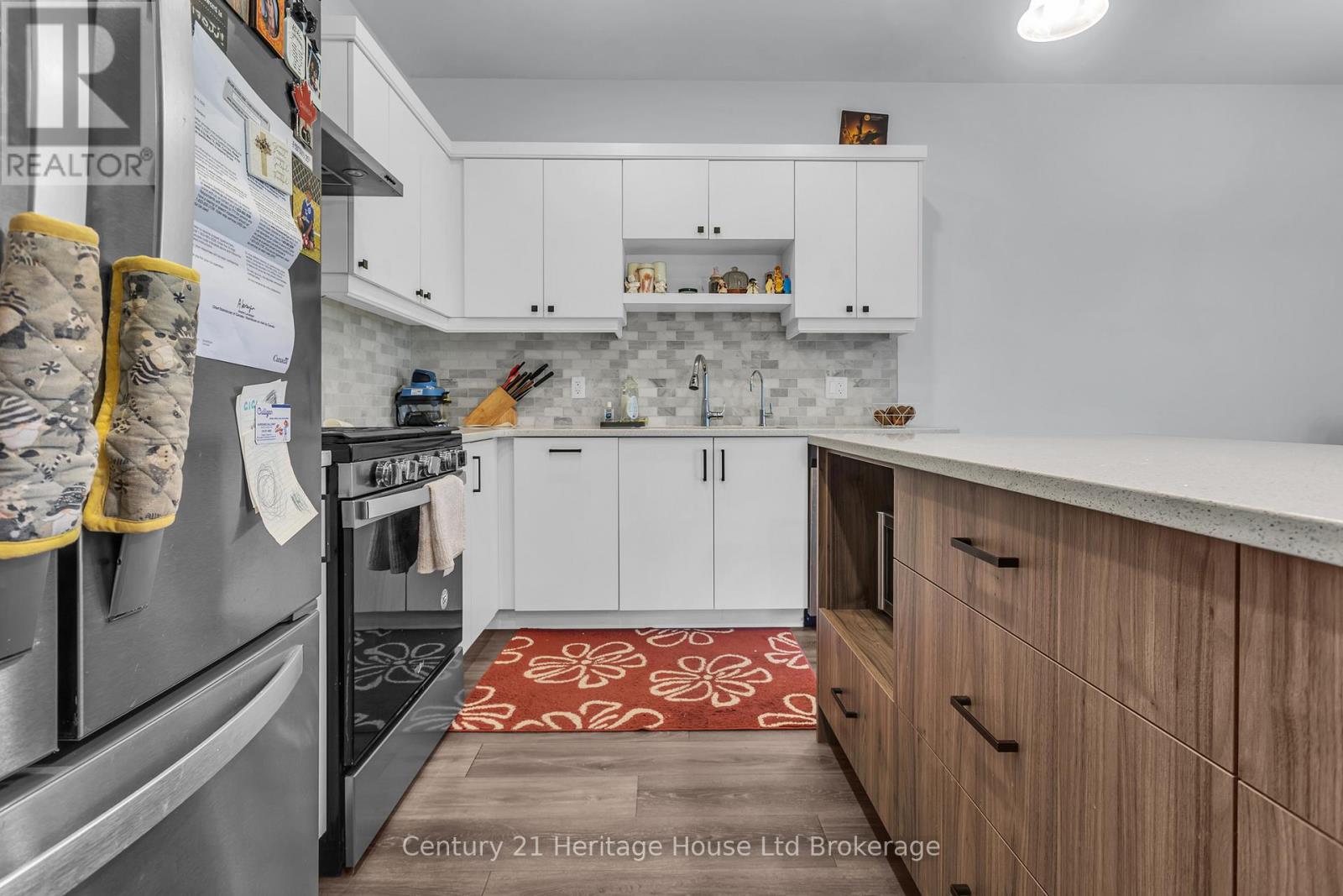 102 - 360 Quarter Town Line Property Photo 7