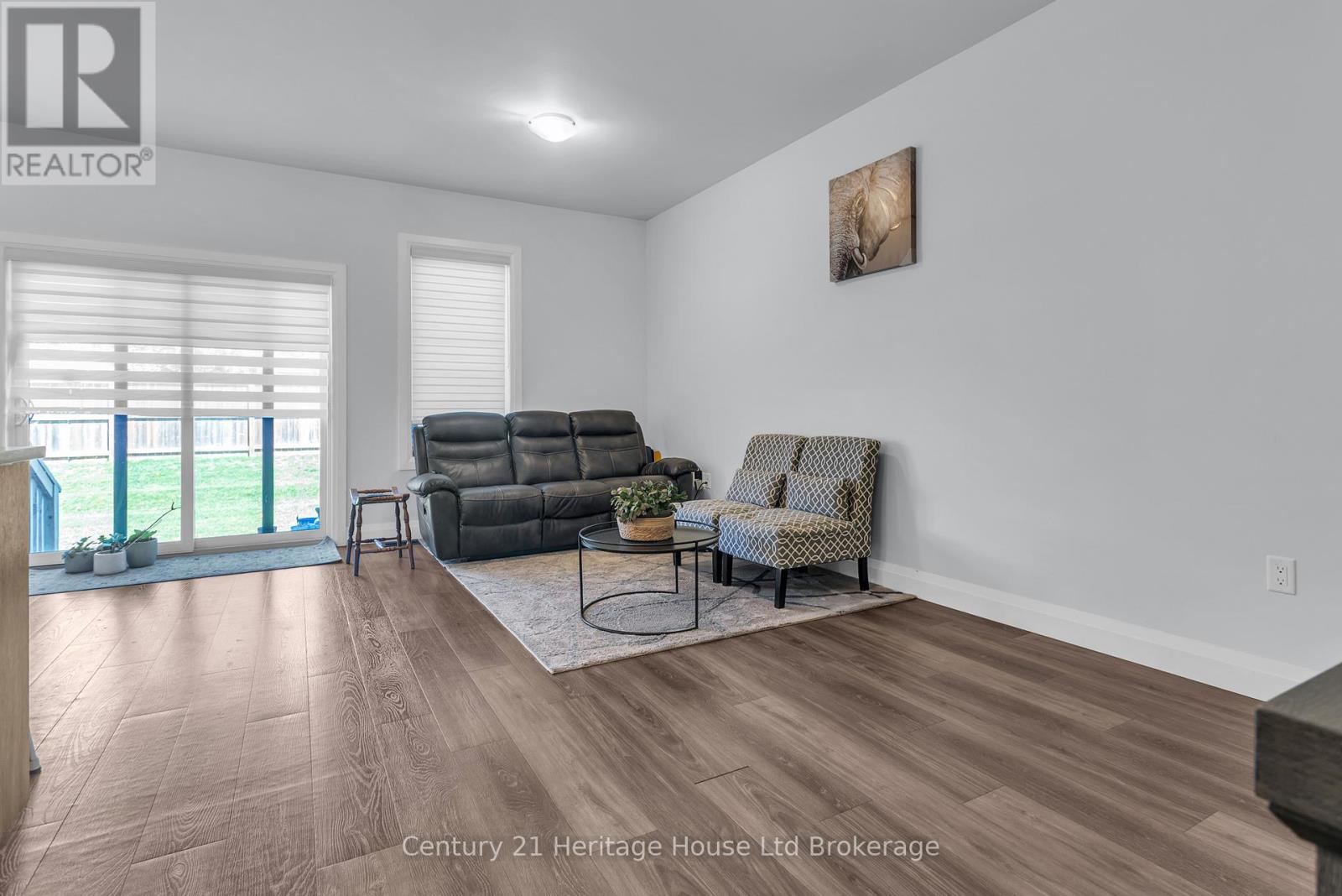 102 - 360 Quarter Town Line Property Photo 9