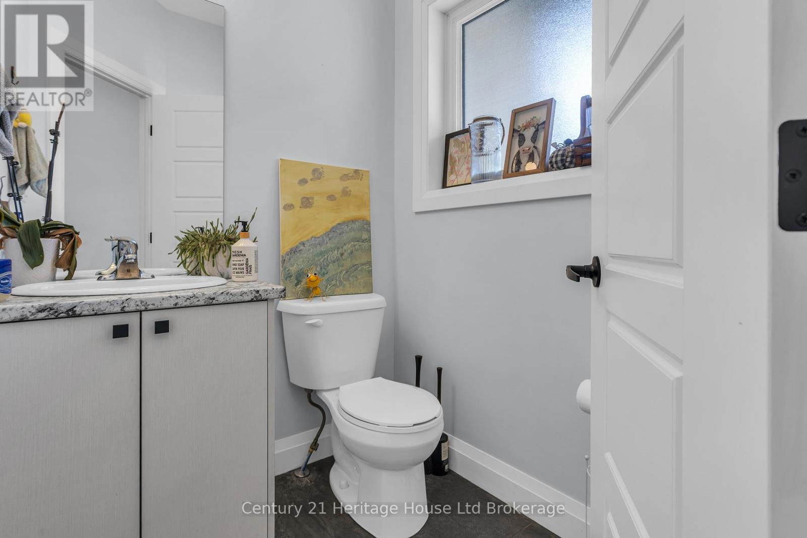 102 - 360 Quarter Town Line Property Photo 10