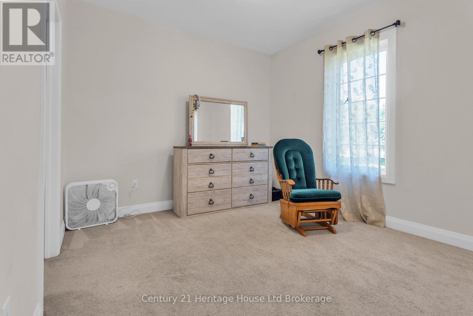 102 - 360 Quarter Town Line Property Photo 11