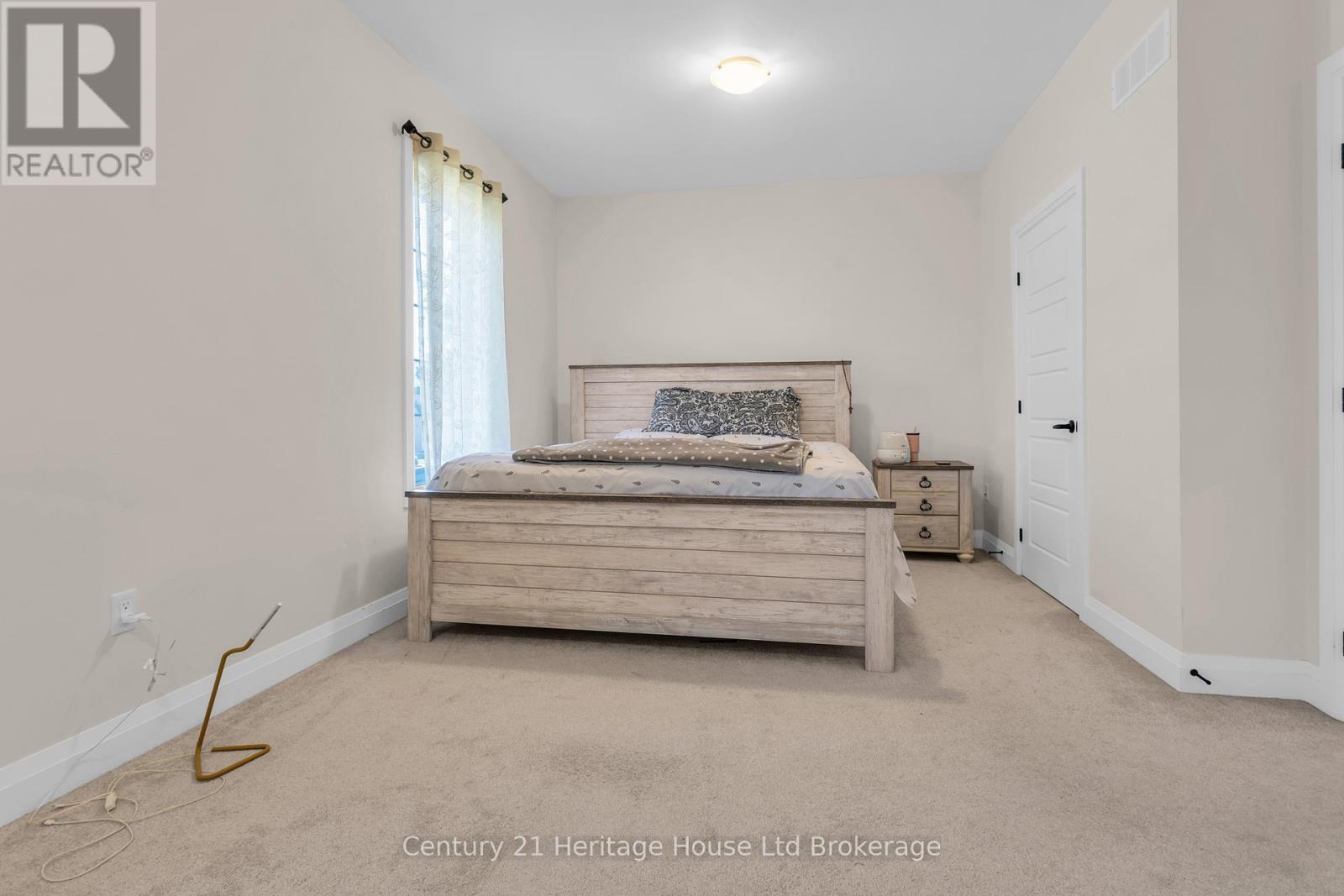 102 - 360 Quarter Town Line Property Photo 12