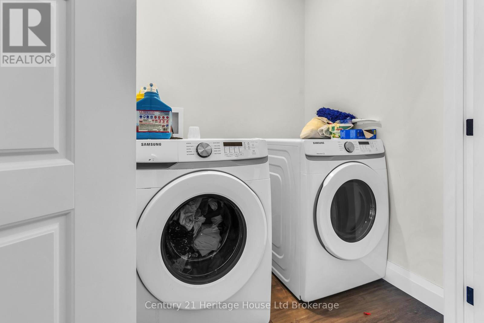 102 - 360 Quarter Town Line Property Photo 17