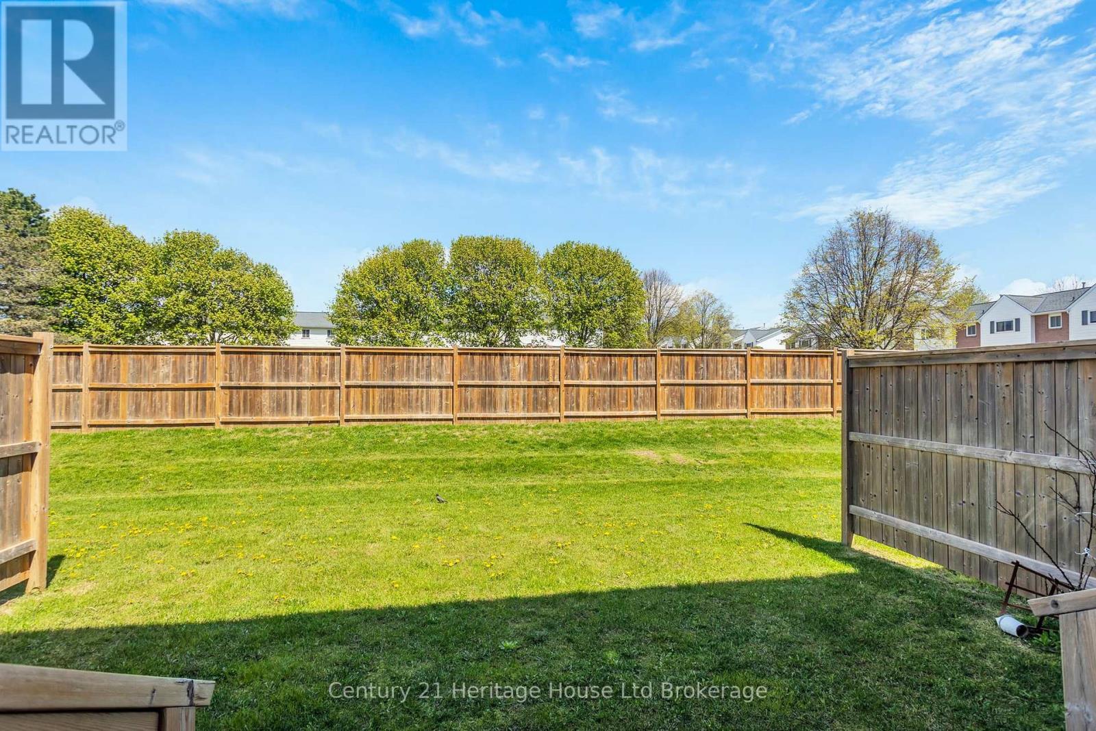 102 - 360 Quarter Town Line Property Photo 21