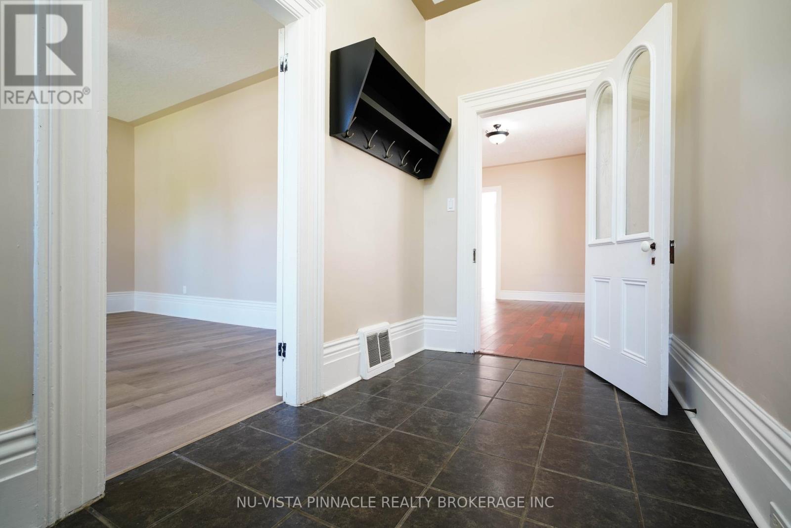 571 Dufferin Avenue Property Photo 2