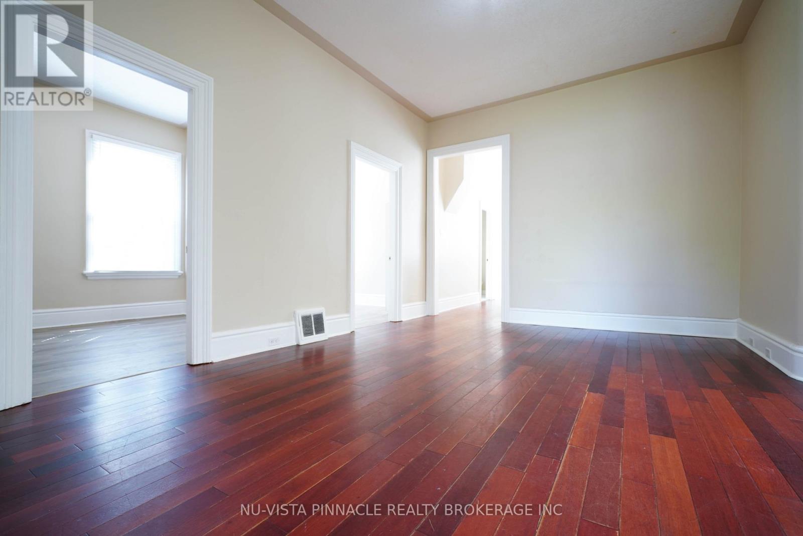 571 Dufferin Avenue Property Photo 3