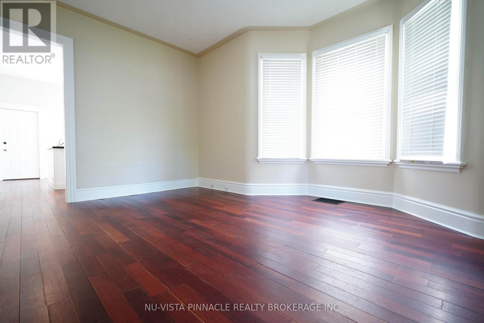 571 Dufferin Avenue Property Photo 4