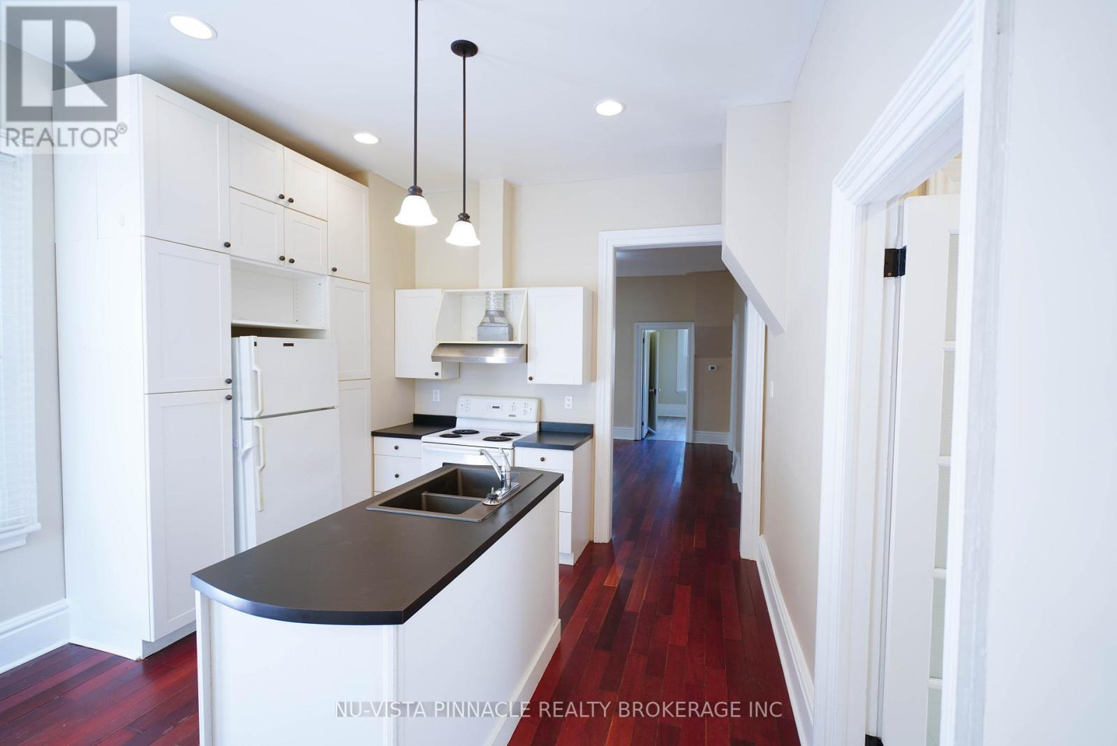 571 Dufferin Avenue Property Photo 6