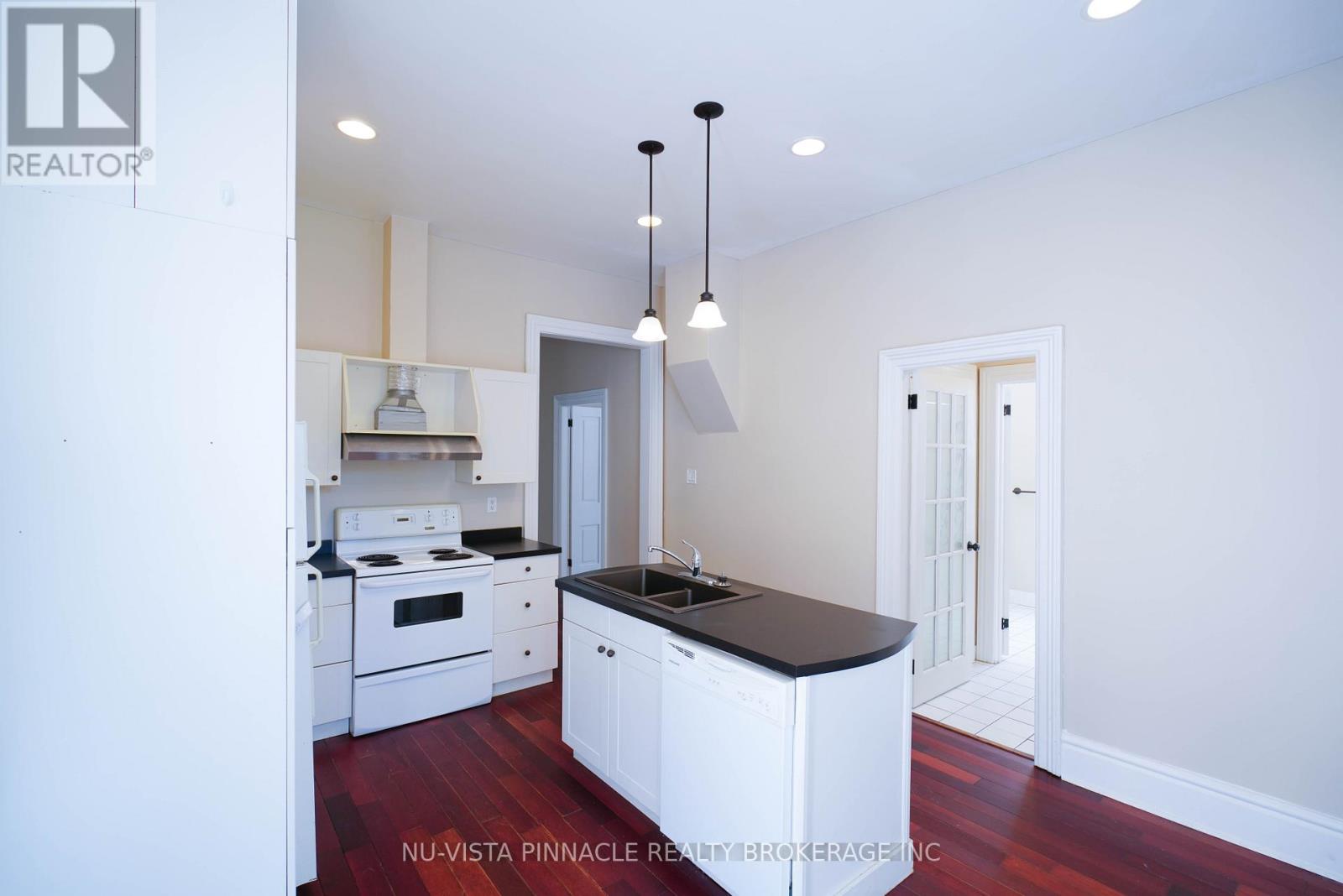571 Dufferin Avenue Property Photo 7
