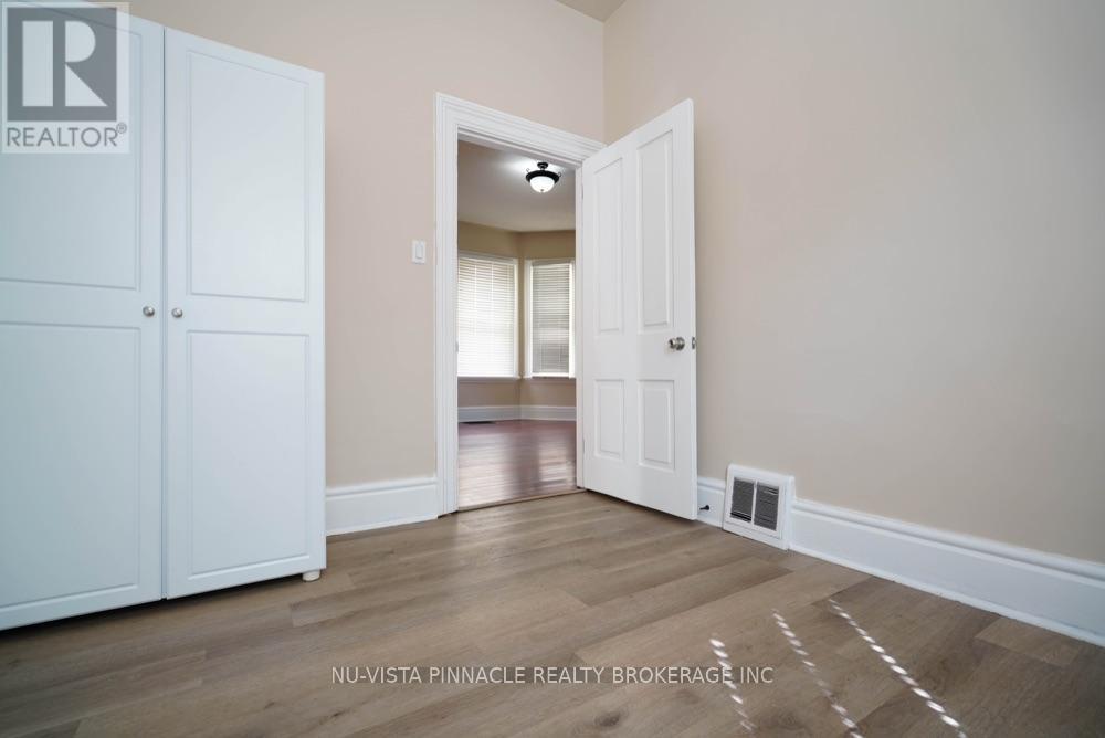 571 Dufferin Avenue Property Photo 8