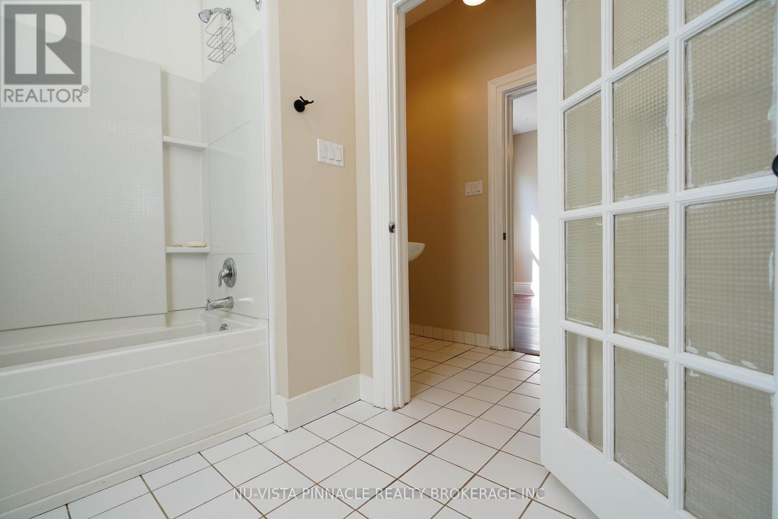 571 Dufferin Avenue Property Photo 11