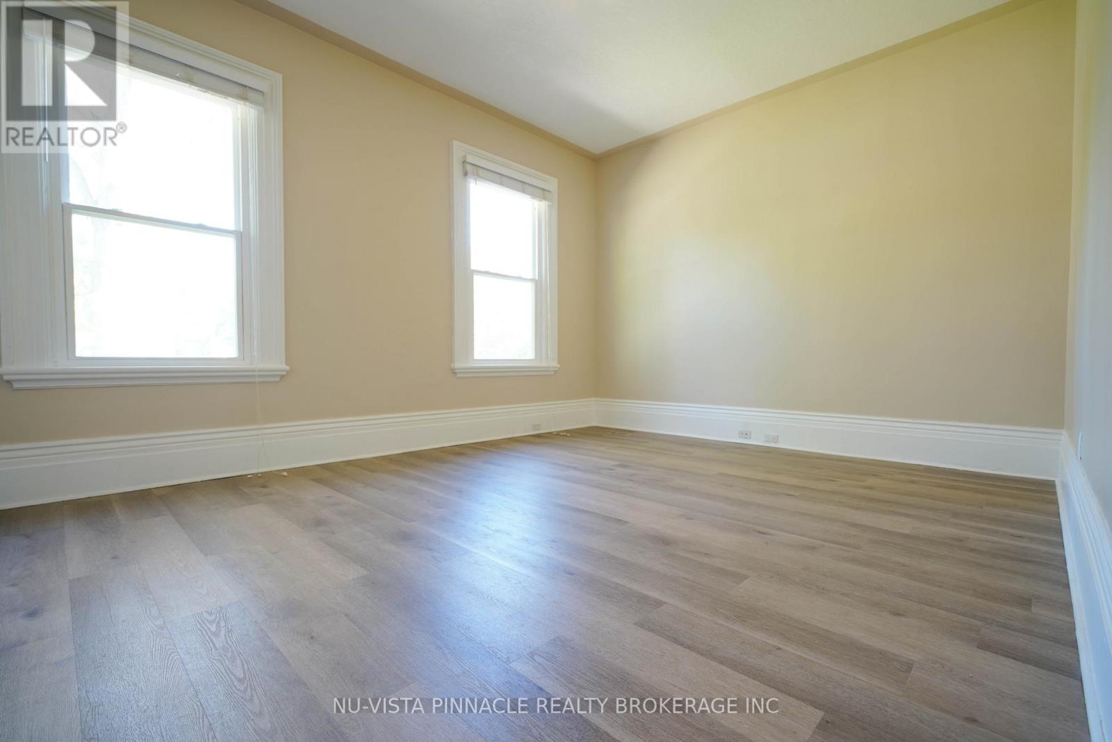 571 Dufferin Avenue Property Photo 13