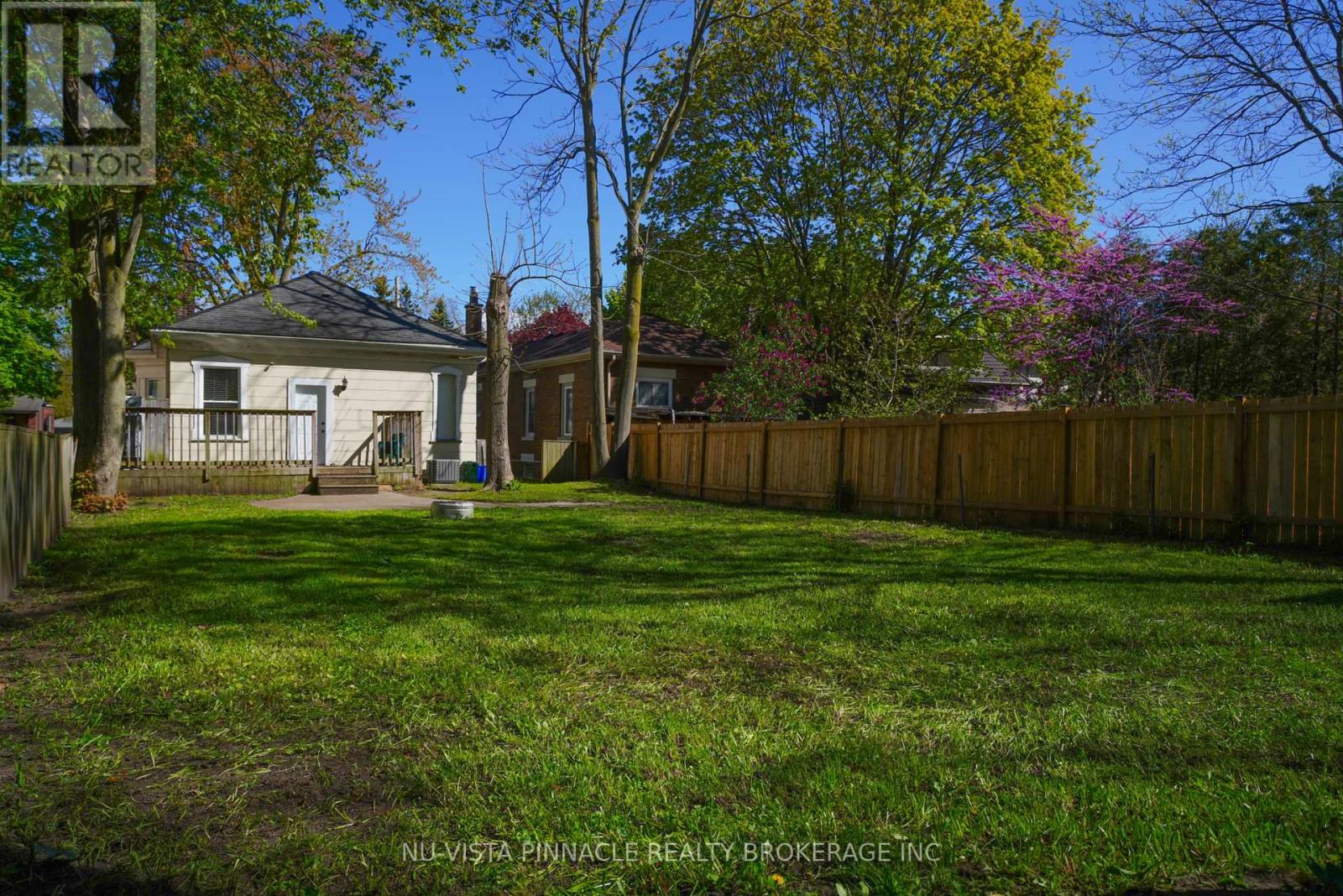 571 Dufferin Avenue Property Photo 16