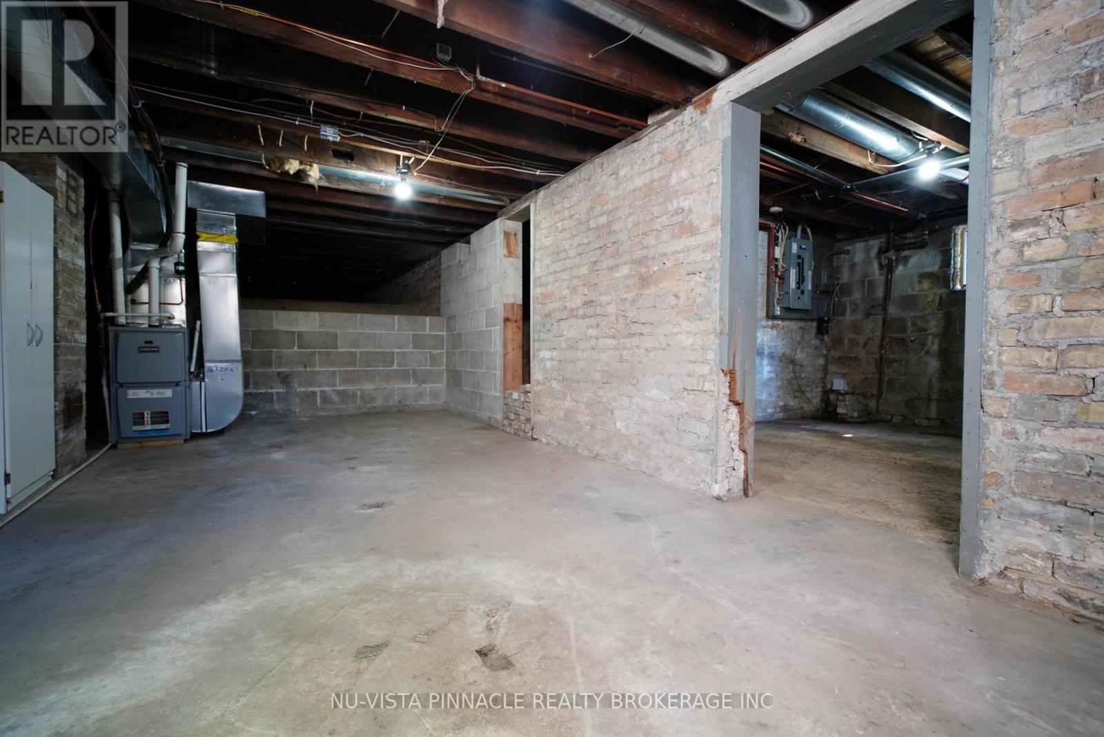 571 Dufferin Avenue Property Photo 17