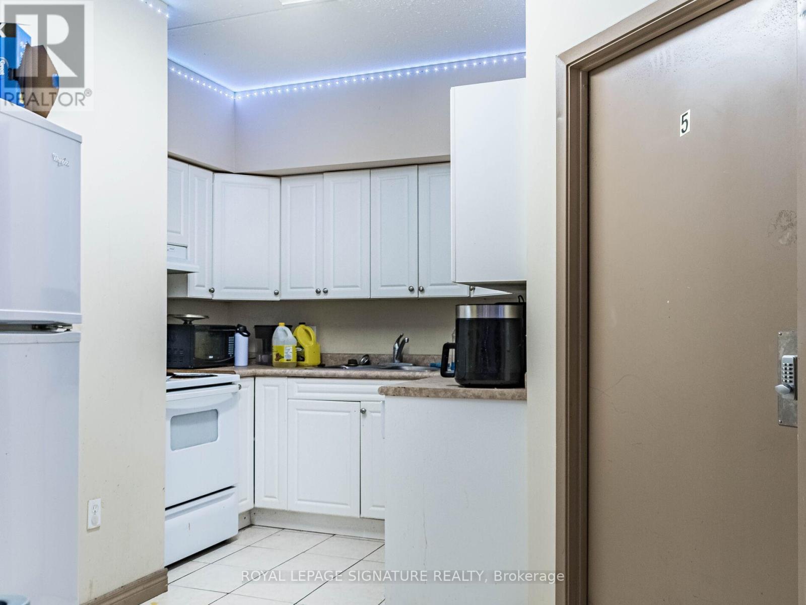 203 - 251 Lester Street Property Photo 6