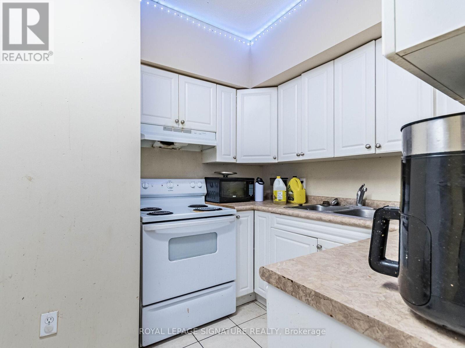 203 - 251 Lester Street Property Photo 9