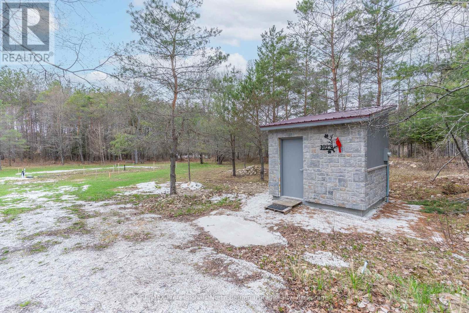 1023 Stills Road Property Photo 4