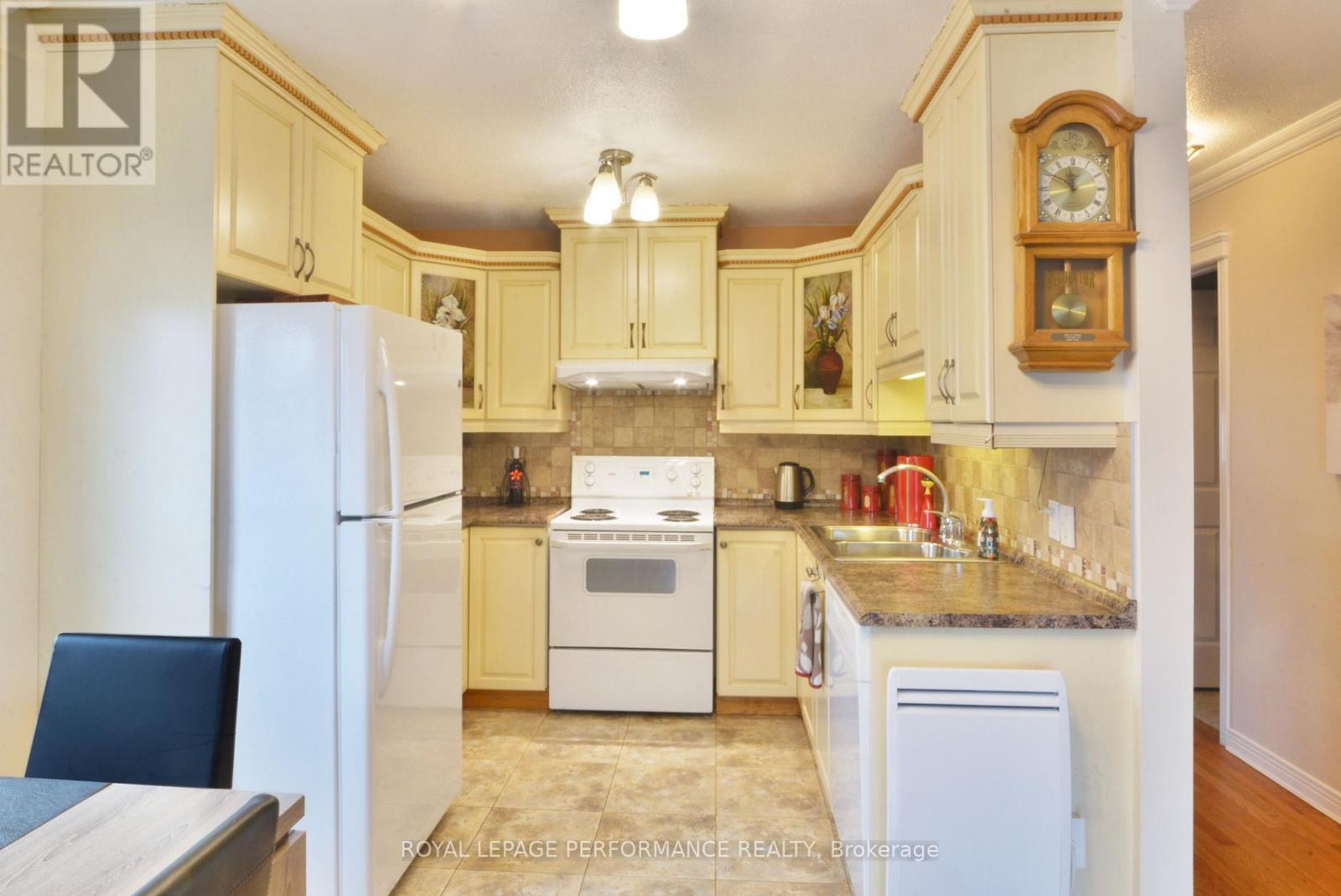 443 Tupper Street Property Photo 8