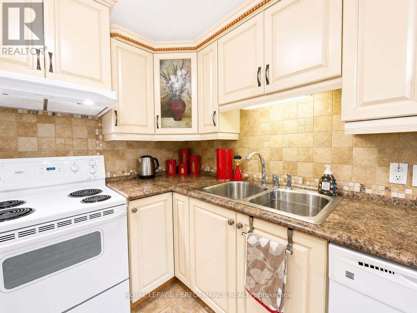 443 Tupper Street Property Photo 9